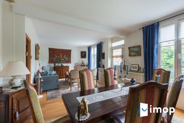 A 20mn à pied du RER A La Varenne. 3/4 chambres.