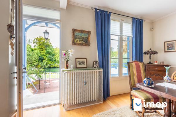 A 20mn à pied du RER A La Varenne. 3/4 chambres.