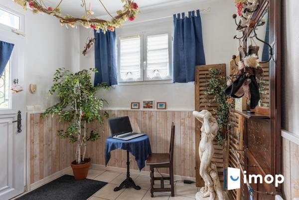 A 20mn à pied du RER A La Varenne. 3/4 chambres.