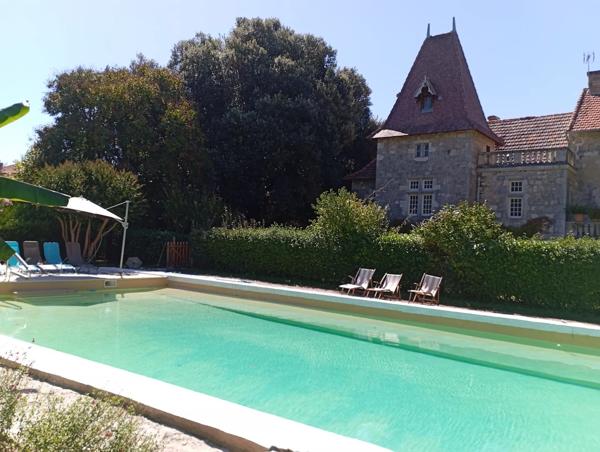 MANOIR