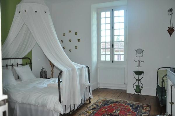 MANOIR