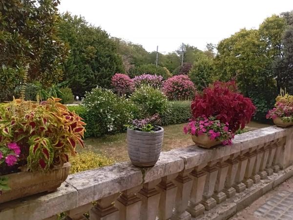 MANOIR