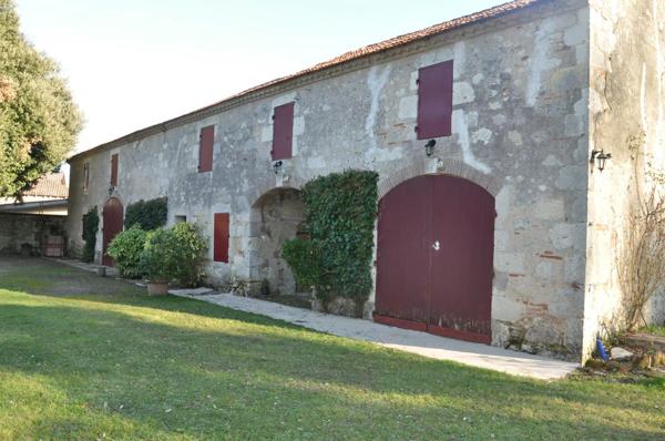 MANOIR