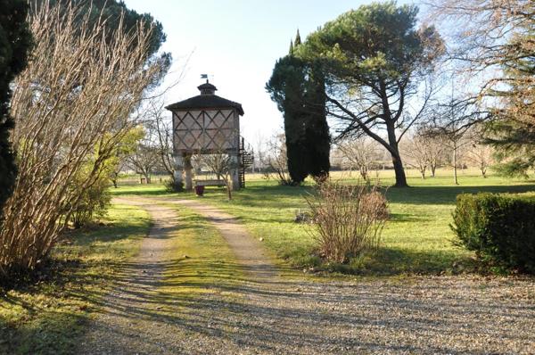 MANOIR