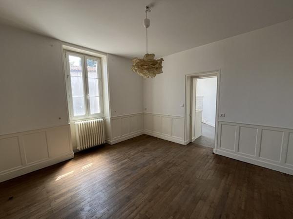 Maison à louer 730 € CC Soyaux 3 p 86 m² DPE E