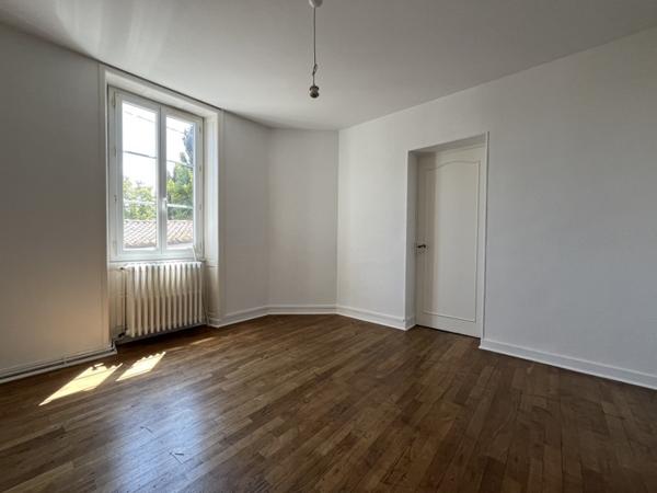 Maison à louer 730 € CC Soyaux 3 p 86 m² DPE E
