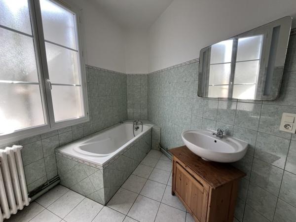 Maison à louer 730 € CC Soyaux 3 p 86 m² DPE E