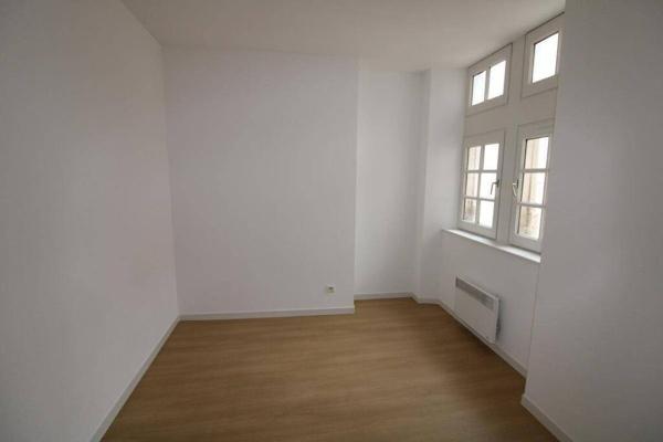 REF  11489- SECTEUR MARCHE COUVERT -  F2 au 4 EME ETAGE