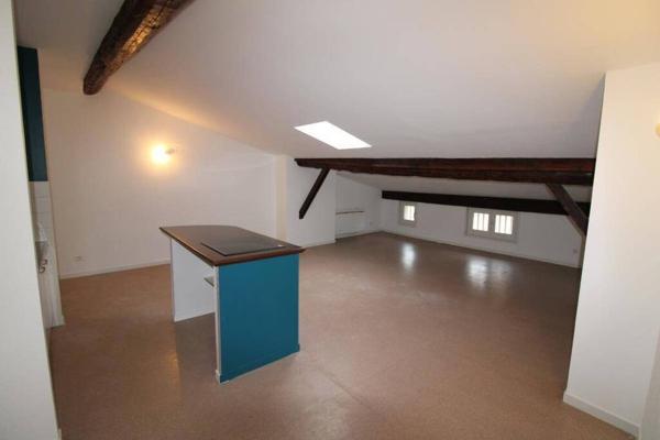 REF  11489- SECTEUR MARCHE COUVERT -  F2 au 4 EME ETAGE