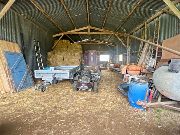 Maison, grange et dépendances sur + de 3 hectares