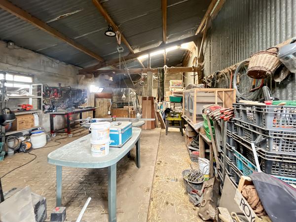 Maison, grange et dépendances sur + de 3 hectares