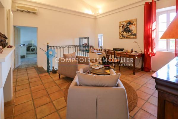 Mas 7 pièce(s) 5 chambre(s) 202 m²