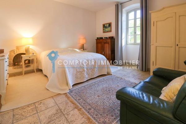 Mas 7 pièce(s) 5 chambre(s) 202 m²