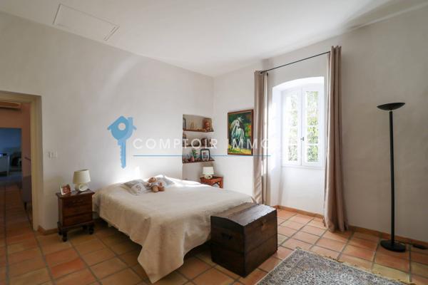 Mas 7 pièce(s) 5 chambre(s) 202 m²
