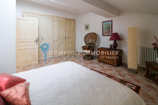 Mas 7 pièce(s) 5 chambre(s) 202 m²