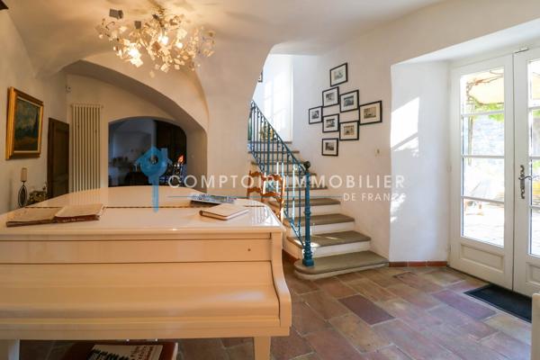 Mas 7 pièce(s) 5 chambre(s) 202 m²
