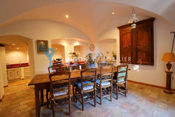 Mas 7 pièce(s) 5 chambre(s) 202 m²
