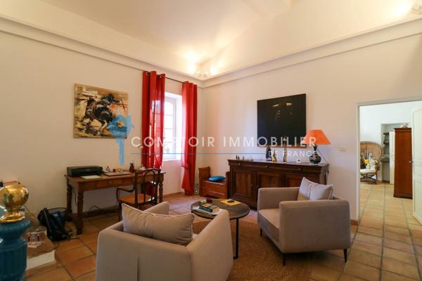Mas 7 pièce(s) 5 chambre(s) 202 m²