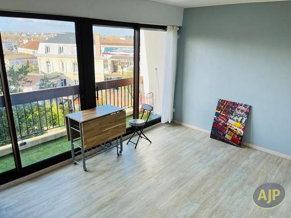 Appartement à louer Saintes : 1 pièces, 22m² avec 0 chambre(s) à 400€ - AJP Immobilier Saintes