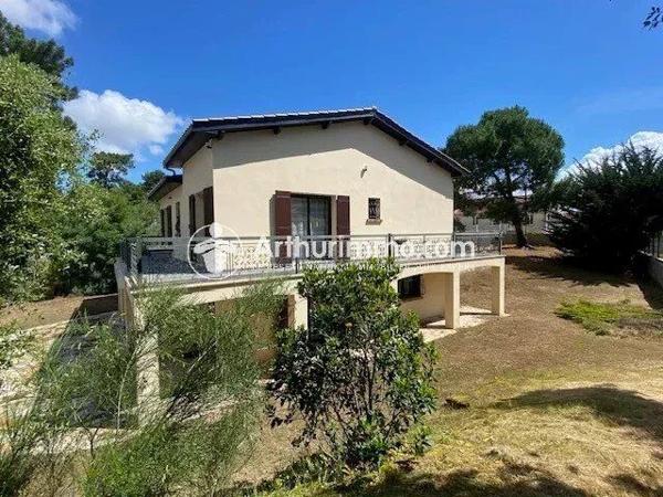 Vente                                                      Maison
                        
                                                            à Ozoir-la-Ferrière