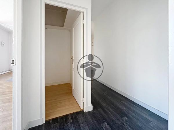 Location                                                      Bureau
                        
                     8 pièces                      110 m2                     à Saint-Quentin