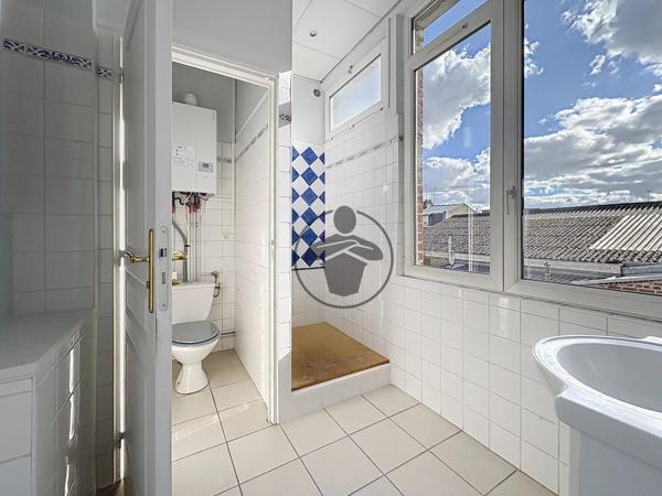 Location                                                      Bureau
                        
                     8 pièces                      110 m2                     à Saint-Quentin