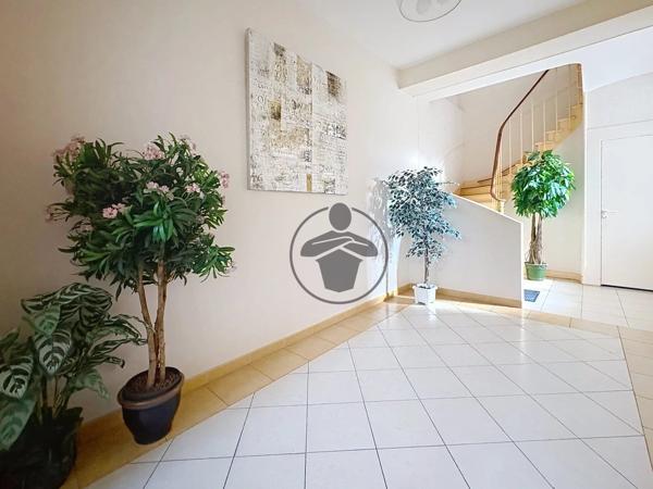 Location                                                      Bureau
                        
                     8 pièces                      110 m2                     à Saint-Quentin