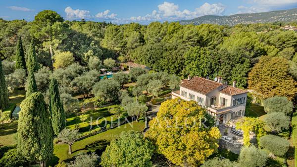 GRASSE – Élégante demeure au cœur d’un parc d’exception, avec maison d’amis