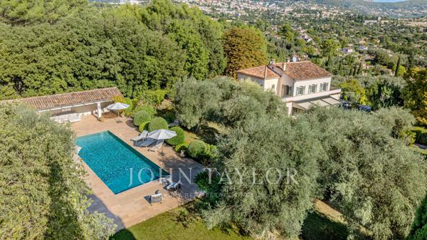 GRASSE – Élégante demeure au cœur d’un parc d’exception, avec maison d’amis