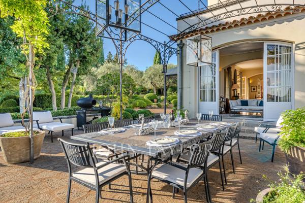 GRASSE – Élégante demeure au cœur d’un parc d’exception, avec maison d’amis