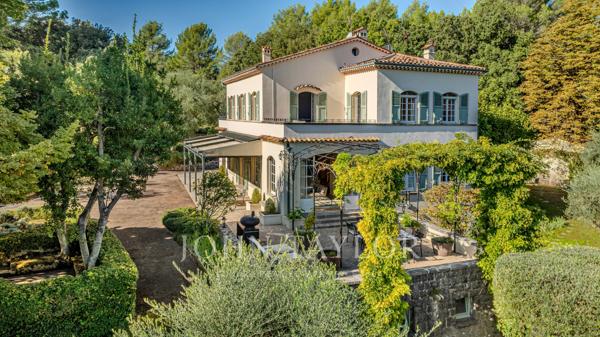 GRASSE – Élégante demeure au cœur d’un parc d’exception, avec maison d’amis