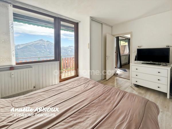 T4 Merlette avec balcon, cave et parking couvert privé