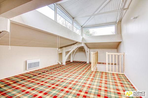 Versailles Glatigny Appartement d'exception duplex 6 pièces 155.44 m² carrez situé au 1er et dernier étage d'une propriété divisée "La Villa Romaine" . En dépendance : 2 caves, chambre de service, jardin privatif et place de parking €1 395 000 ** - Référence 26626