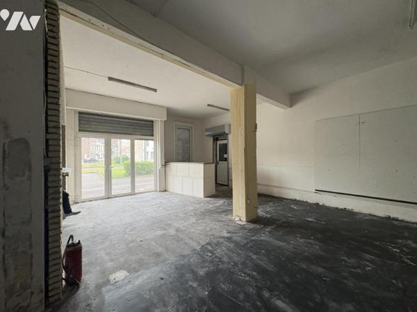 Un ensemble immobilier comprenant deux appartements et trois cellules commerciales