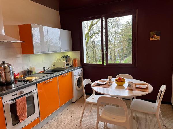 CHALLANS, dans un parc arboré , appartement coquet de 68m² avec garage