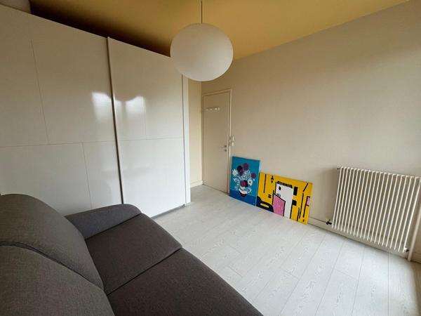 CHALLANS, dans un parc arboré , appartement coquet de 68m² avec garage