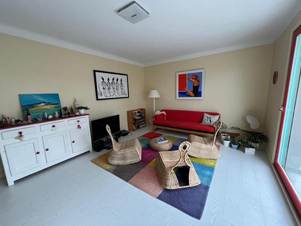 CHALLANS, dans un parc arboré , appartement coquet de 68m² avec garage