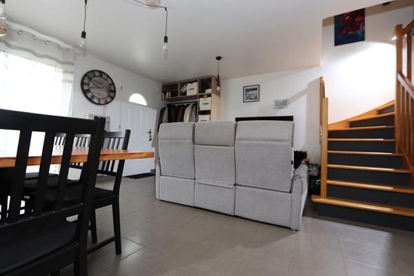 Jolie maison familiale de 2010 avec 3 chambres, stationnements et terrasse