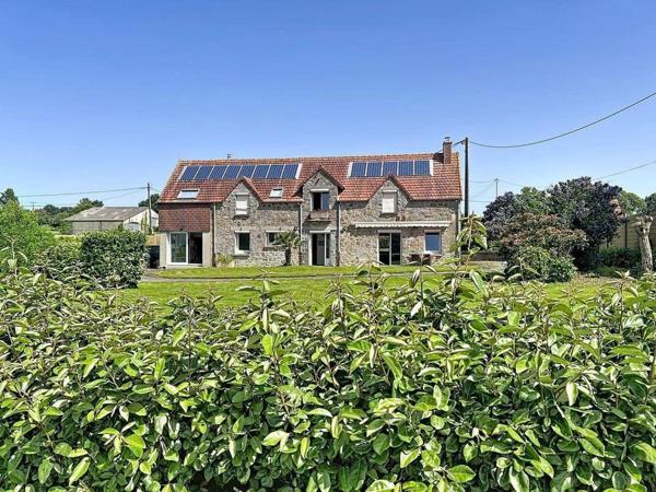 Maison à JUVIGNY LES VALLEES, 50520 - 6 pièces 145m²