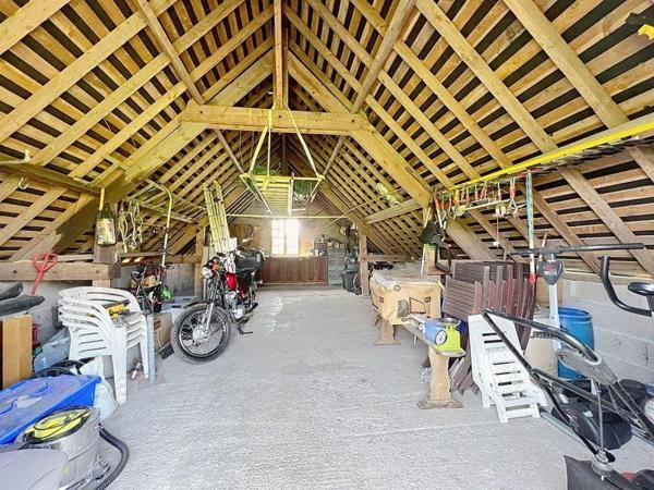 Maison à JUVIGNY LES VALLEES, 50520 - 6 pièces 145m²