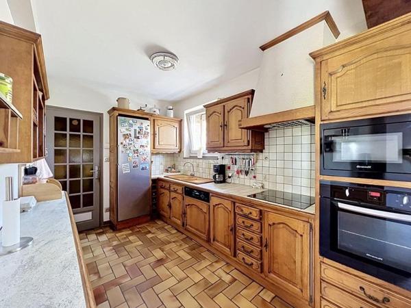 Maison à JUVIGNY LES VALLEES, 50520 - 6 pièces 145m²
