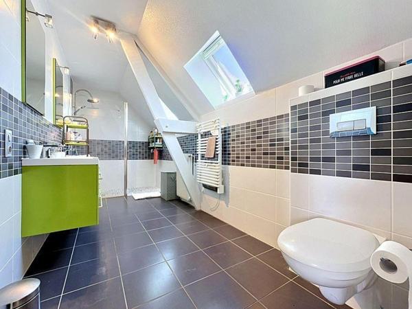 Maison à JUVIGNY LES VALLEES, 50520 - 6 pièces 145m²