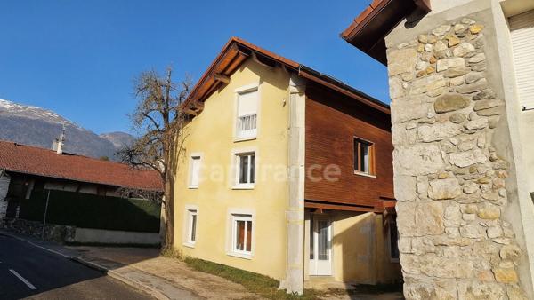 Ancienne ferme réhabilitée – 4 appartements T4 en triplex – Crozet