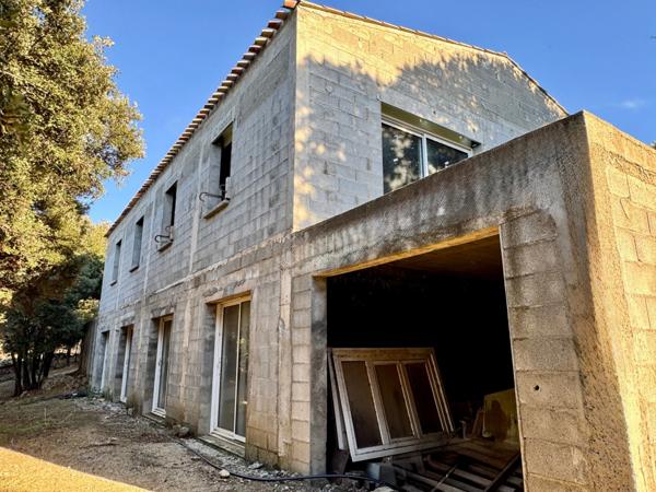 Terrain 3250 m2 avec batiment de 200m2 à vendre, proche de L'ILE ROUSSE (20)