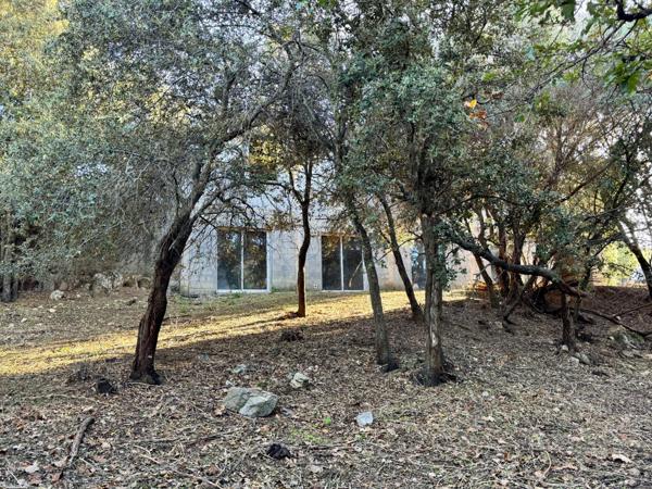 Terrain 3250 m2 avec batiment de 200m2 à vendre, proche de L'ILE ROUSSE (20)