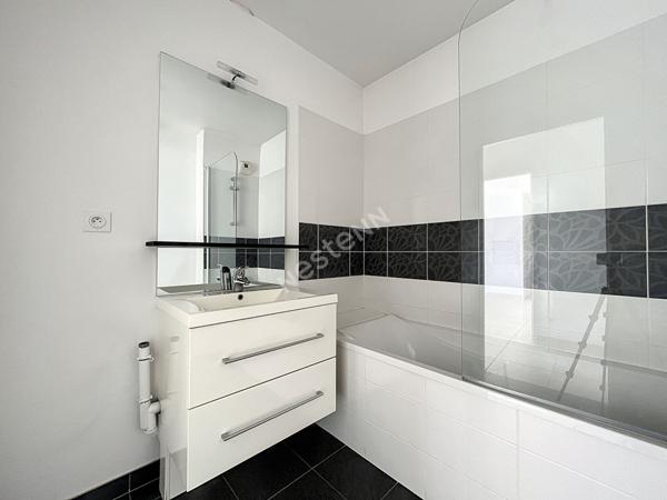 NANTES MONSELET T3 RECENT PARKING ASCENSEUR TERRASSE BALCON