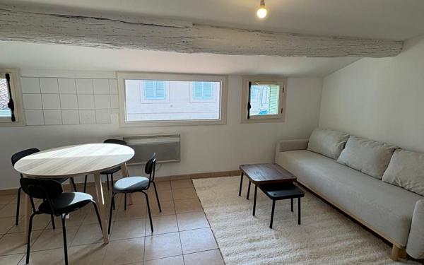 Appartement à vendre    2 pièces • 31,43 m2 Marseille 6