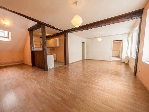 Appartement T2 situé au centre-ville d'Auxerre, 1 er étage.