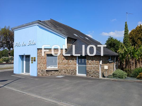 Immeuble avec local pro et deux appartements.