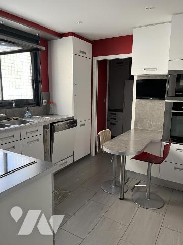 NANTES, au Calme, Secteur Longchamp. Maison de 103 m² sur 247 m² de terrain clos.
